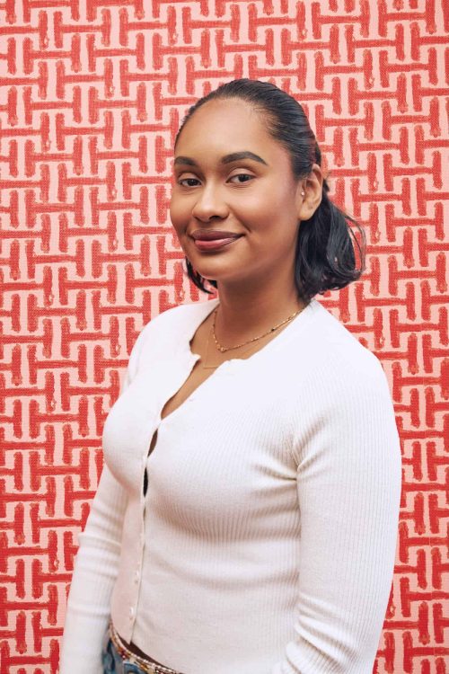 Amaya Stylist at Hott Blowdry & Beauty Lounge